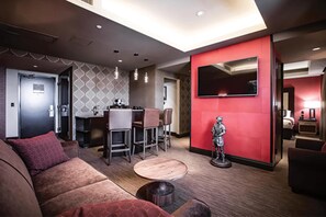 Pillow-top beds, in-room safe, desk, laptop workspace - Cherokee Casino & Hotel Roland (Roland)