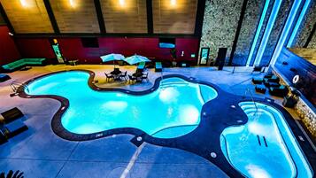 Outdoor pool, pool loungers