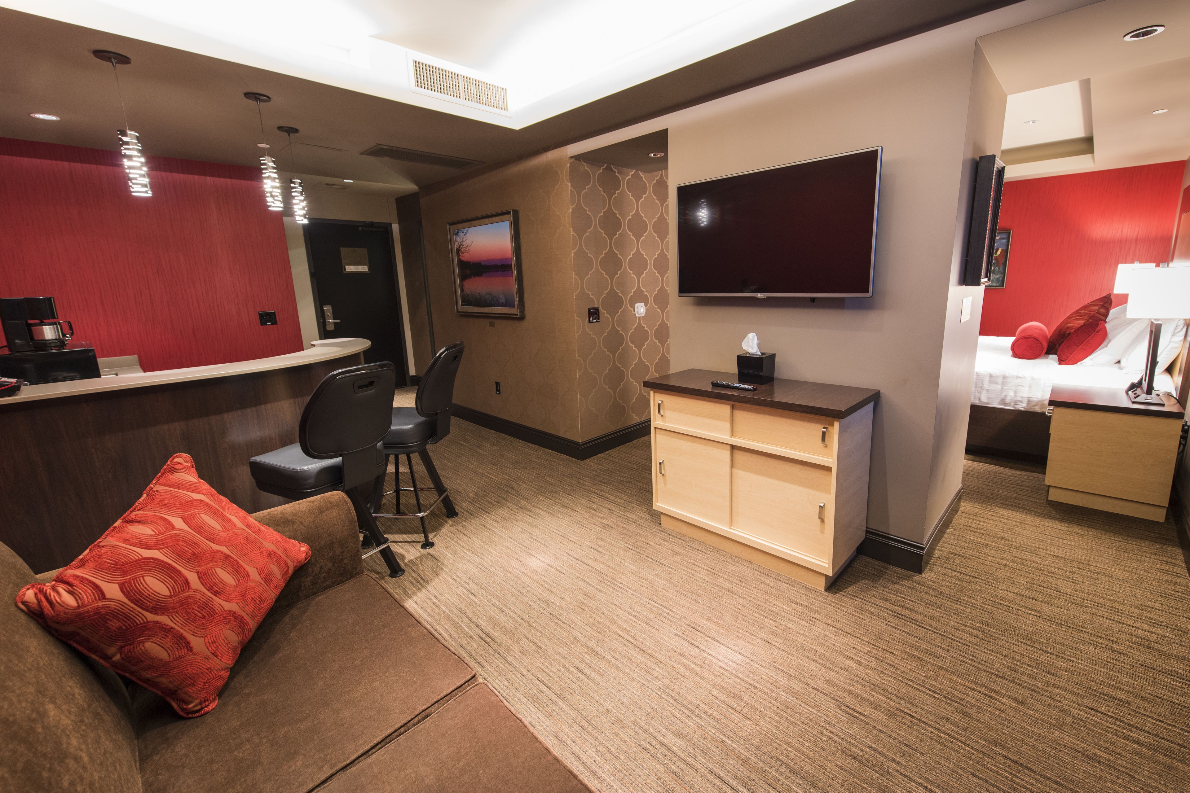 suite, 1 king bed (executive king suite) | living area | 47-inch flat-screen tv with cable channels, tv, pay films