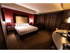 Colchones con acolchado adicional, caja fuerte, escritorio