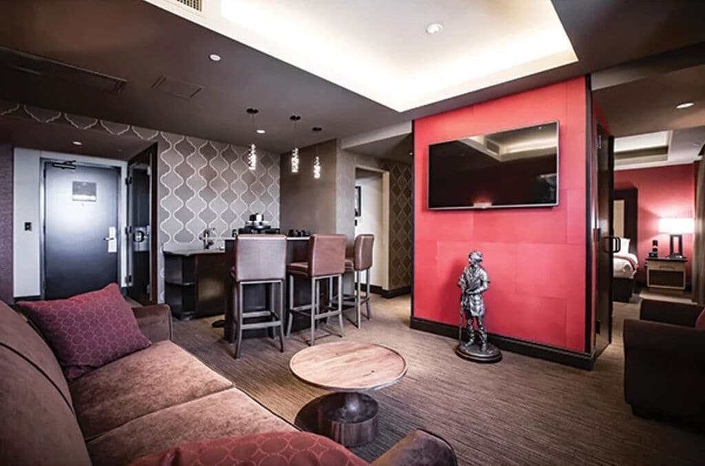 suite, 1 king bed (chief suite) | living area | 47-inch flat-screen tv with cable channels, tv, pay films