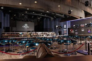 2 bars/lounges - Cherokee Casino & Hotel Roland (Roland)