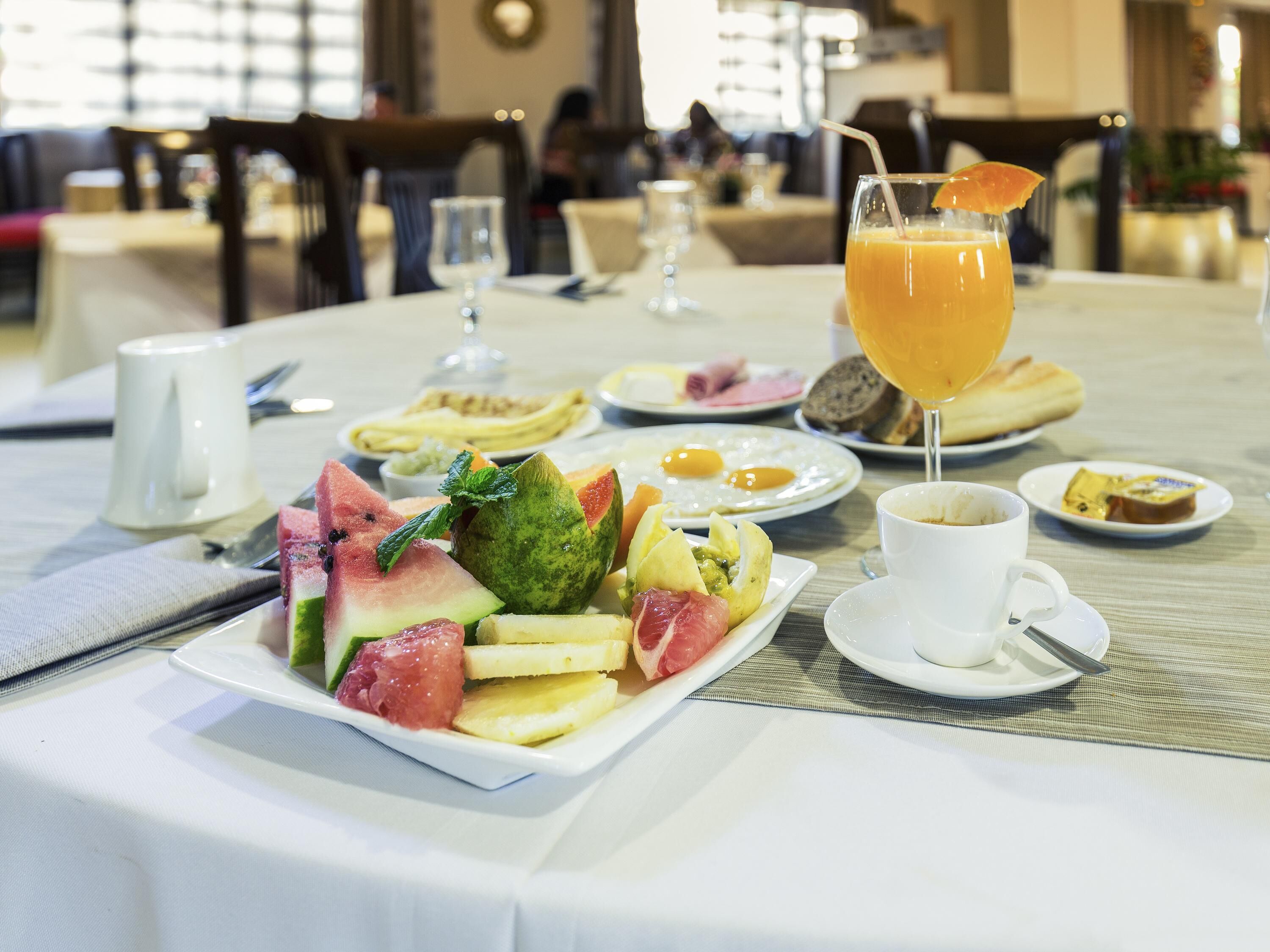 2 restauranter, der serverer frokost og aftensmad