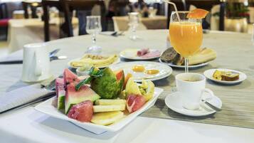 2 restauranter, der serverer frokost og aftensmad
