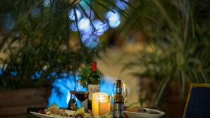 2 restauranter: lunsj og middag serveres