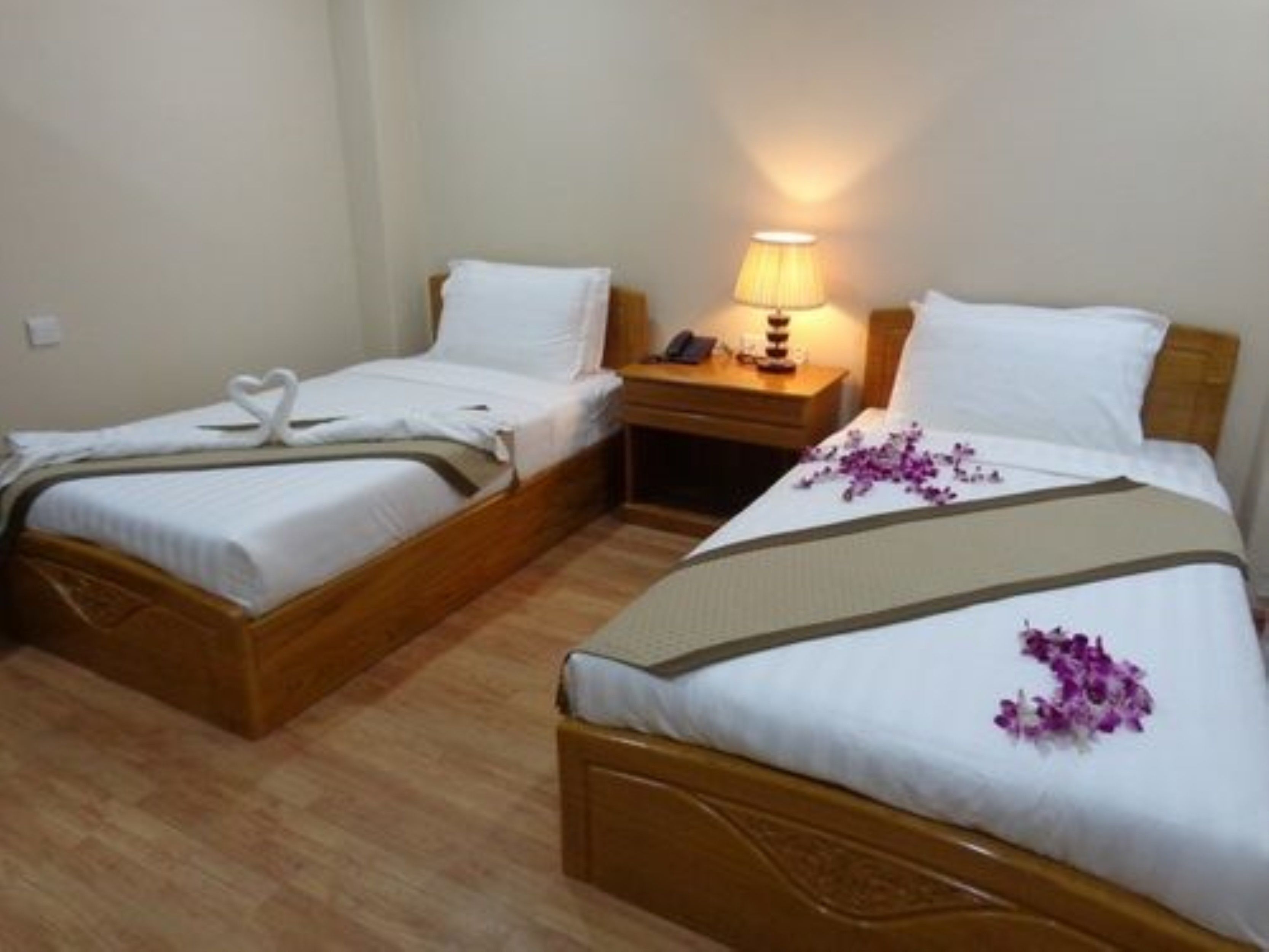 deluxe double or twin room | minibar, in-room safe, desk, blackout curtains