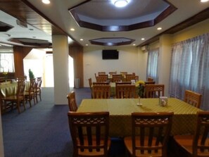 Breakfast, lunch and dinner served - Royal Khattar Hotel (Yangon)