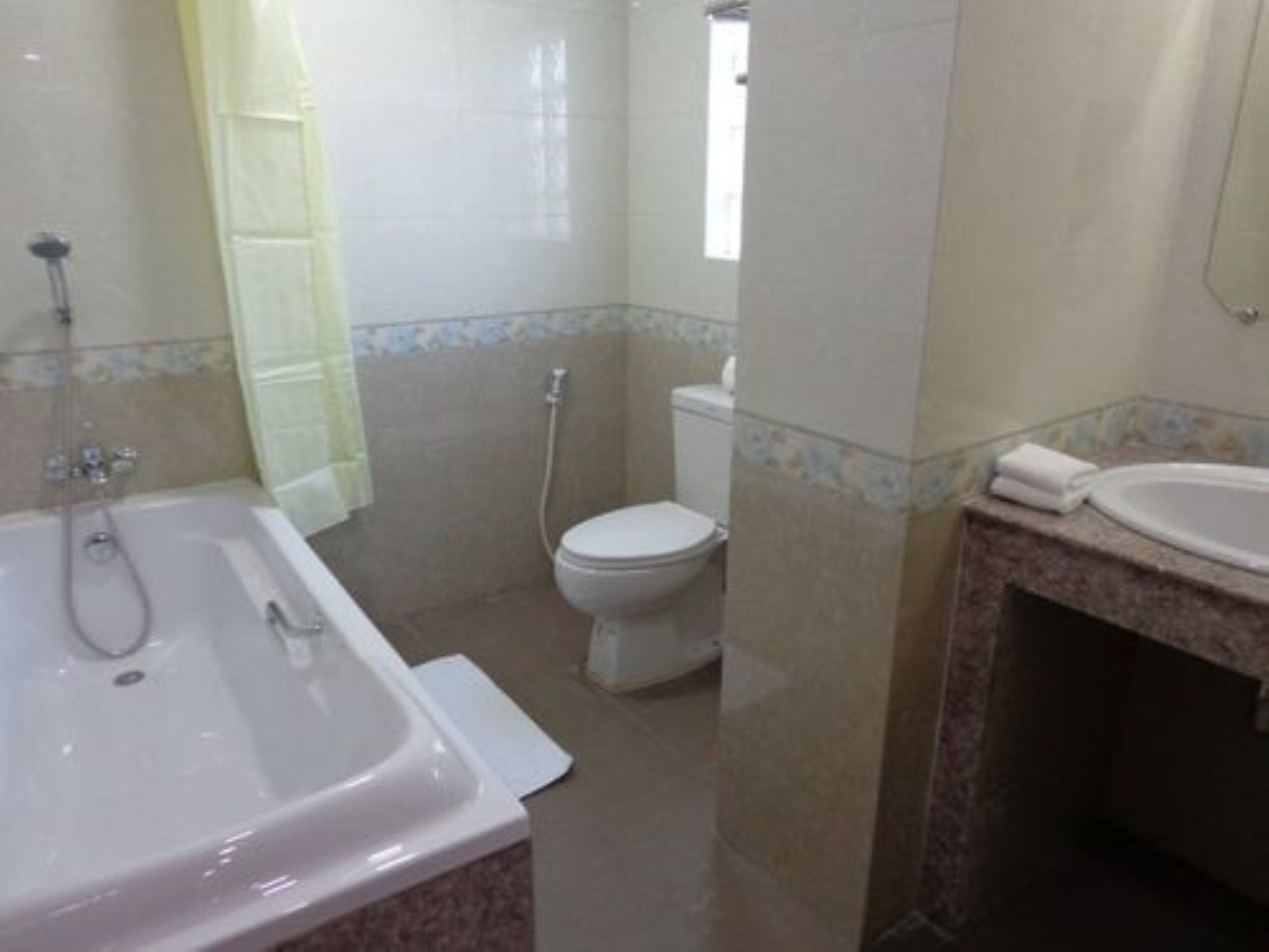 shower, rainfall showerhead, free toiletries, hair dryer