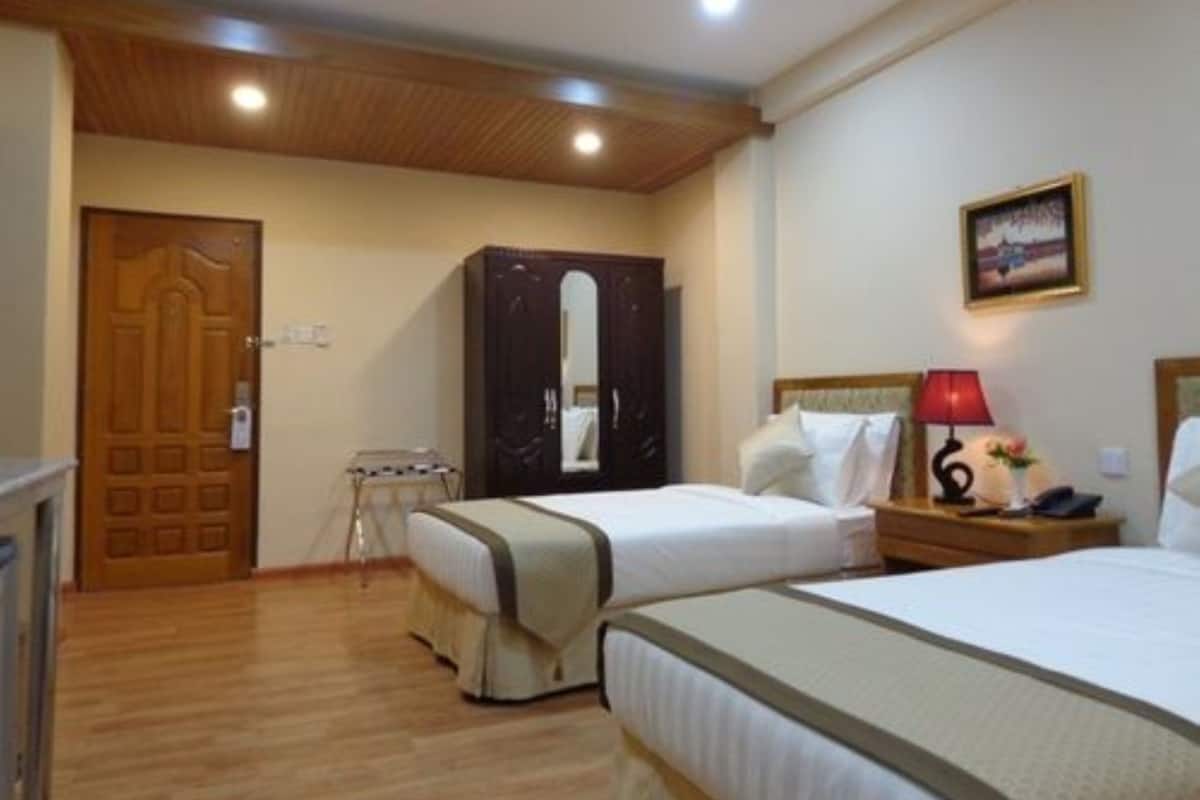 Camera Superior con letto matrimoniale o 2 letti singoli | Minibar, una cassaforte in camera, una scrivania, tende oscuranti
