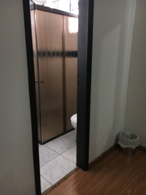 Standard Quadruple Room | Bathroom | Towels - Brás Palace Hotel (São Paulo)