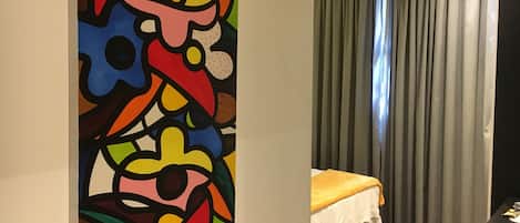 Dobbeltrom – deluxe | Sengetøy av topp kvalitet, minibar, safe på rommet og skrivebord