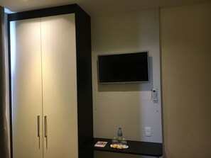 Premium bedding, minibar, in-room safe, desk - Brás Palace Hotel (São Paulo)