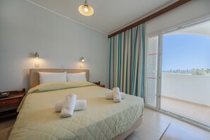 Soundproofing, free cribs/infant beds, free WiFi, bed sheets - Tropical Sol (Kos)