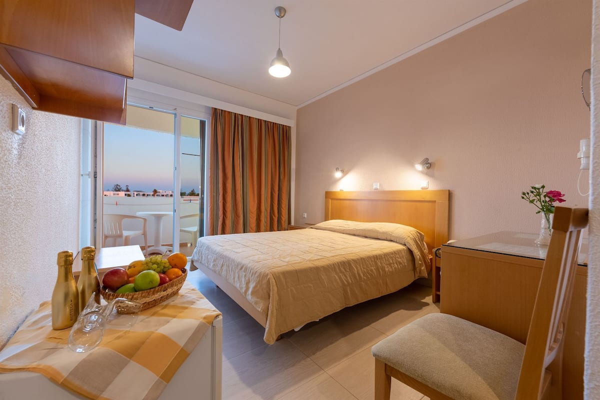 Soundproofing, cribs (free), WiFi (free), bed sheets