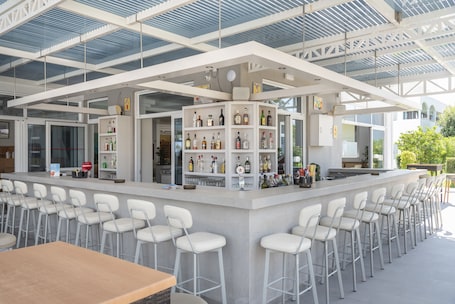 Bar (on property). Tropical Sol