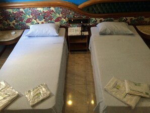 Desk, blackout drapes, free WiFi, bed sheets - Saville Hotel (Sao Paulo)