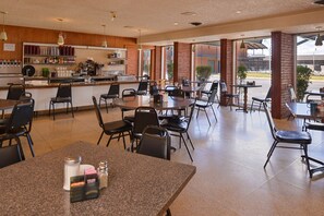 Family dining - Ranch House Motel (Sweetwater)