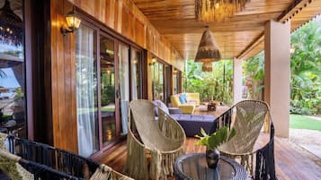 3 Bedrooms Beach Front Villa | Terrazza/patio