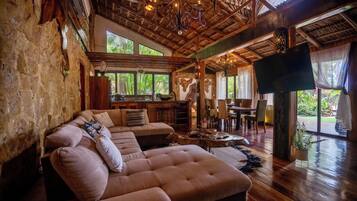 3 Bedrooms Beach Front Villa | Área de sala de estar