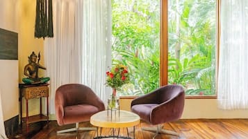 Luxury Pool front Bungalow | Roupas de cama premium, camas com colchões pillow-top