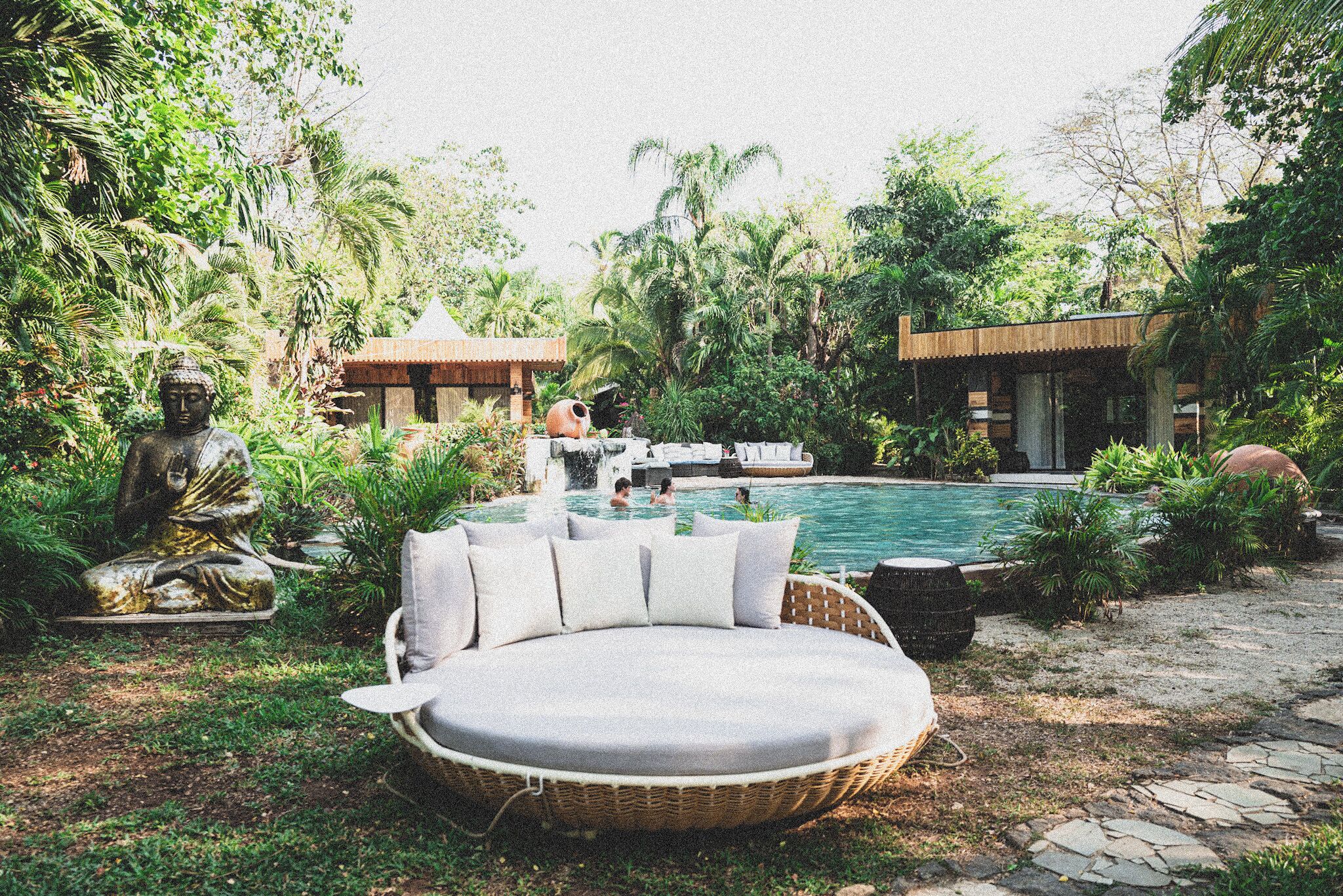 Outdoor pool, free pool cabanas, pool loungers