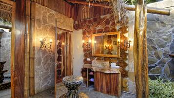 3 Bedrooms Beach Front Villa | Lavandino