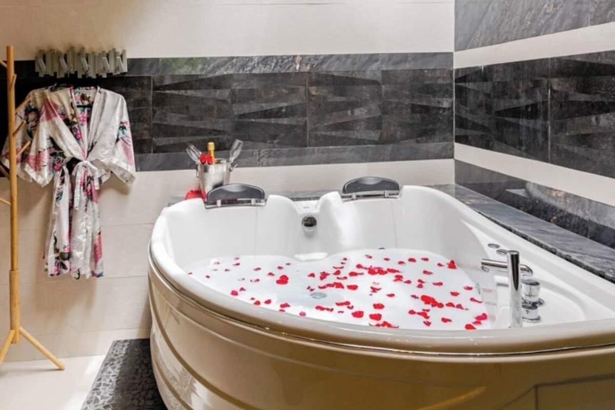Luxury Pool front Bungalow | Bagno | Doccia, set di cortesia gratuito, asciugacapelli, asciugamani