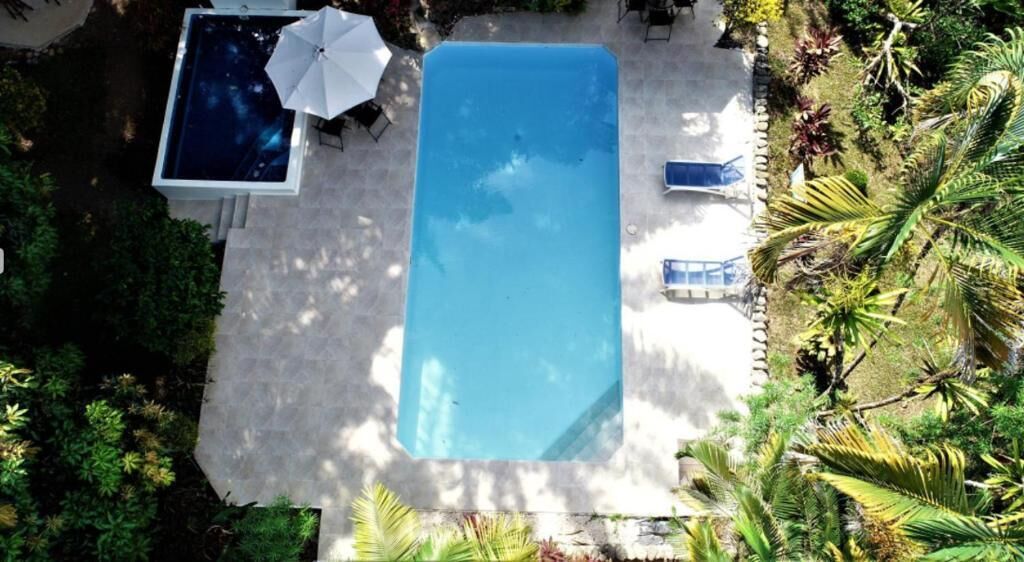 2 outdoor pools
