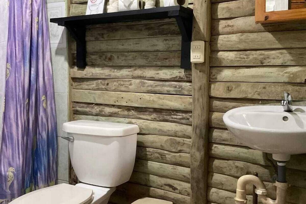 standard cabin, 1 bedroom, garden view (09b) | bathroom | shower, free toiletries, towels, soap