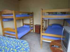 Shared Dormitory | In-room safe, free WiFi