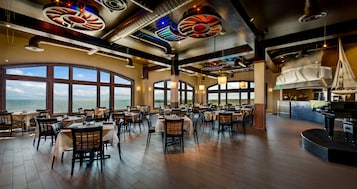 3 restaurants, breakfast, lunch, dinner served; seafood