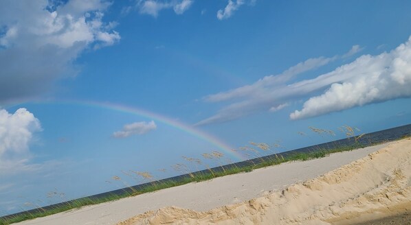 Na praia, areia branca 