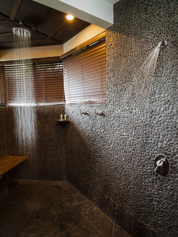 Casa Heliconia | Bathroom shower