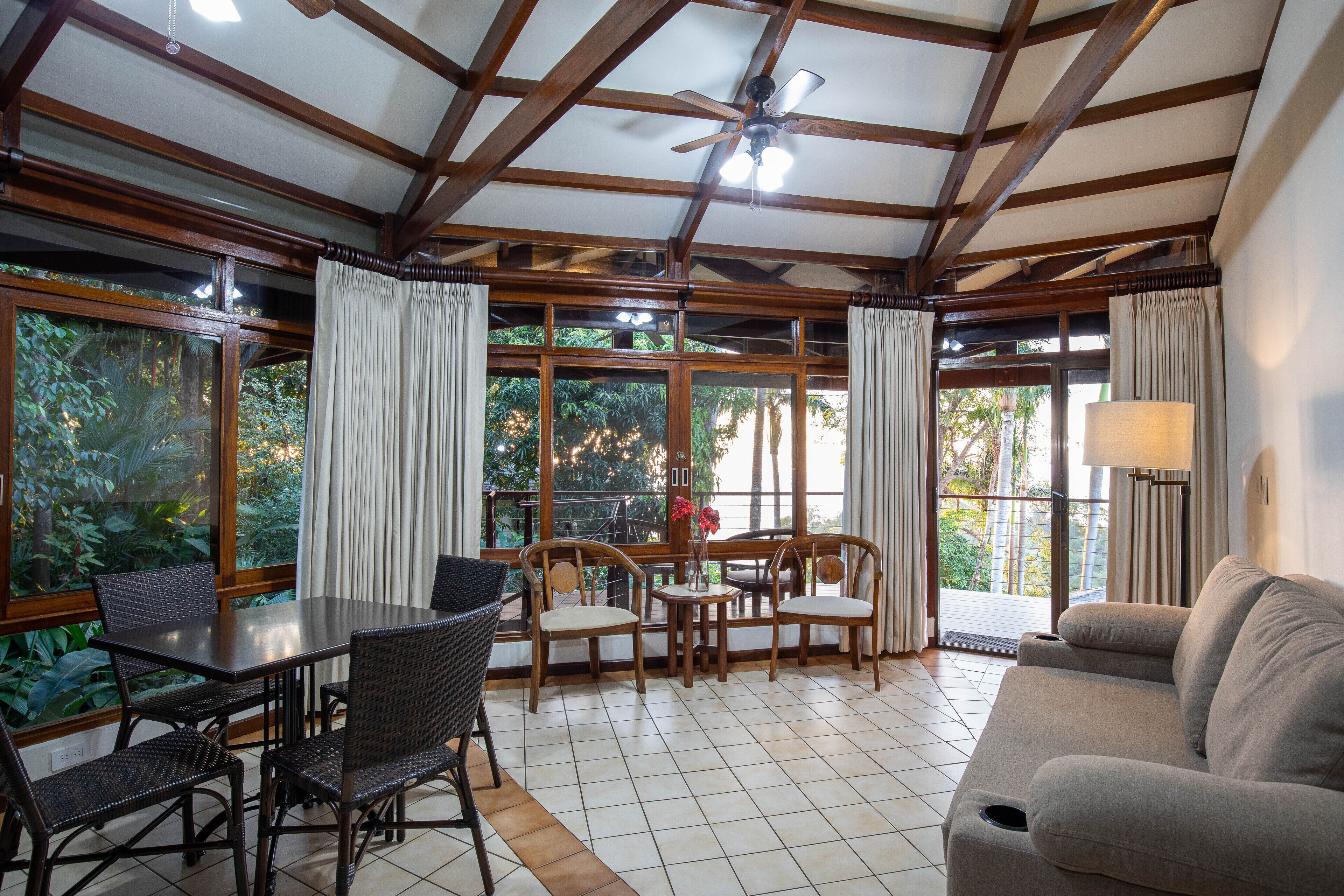 maunaloa | living area | 24-inch flat-screen tv with cable channels, tv