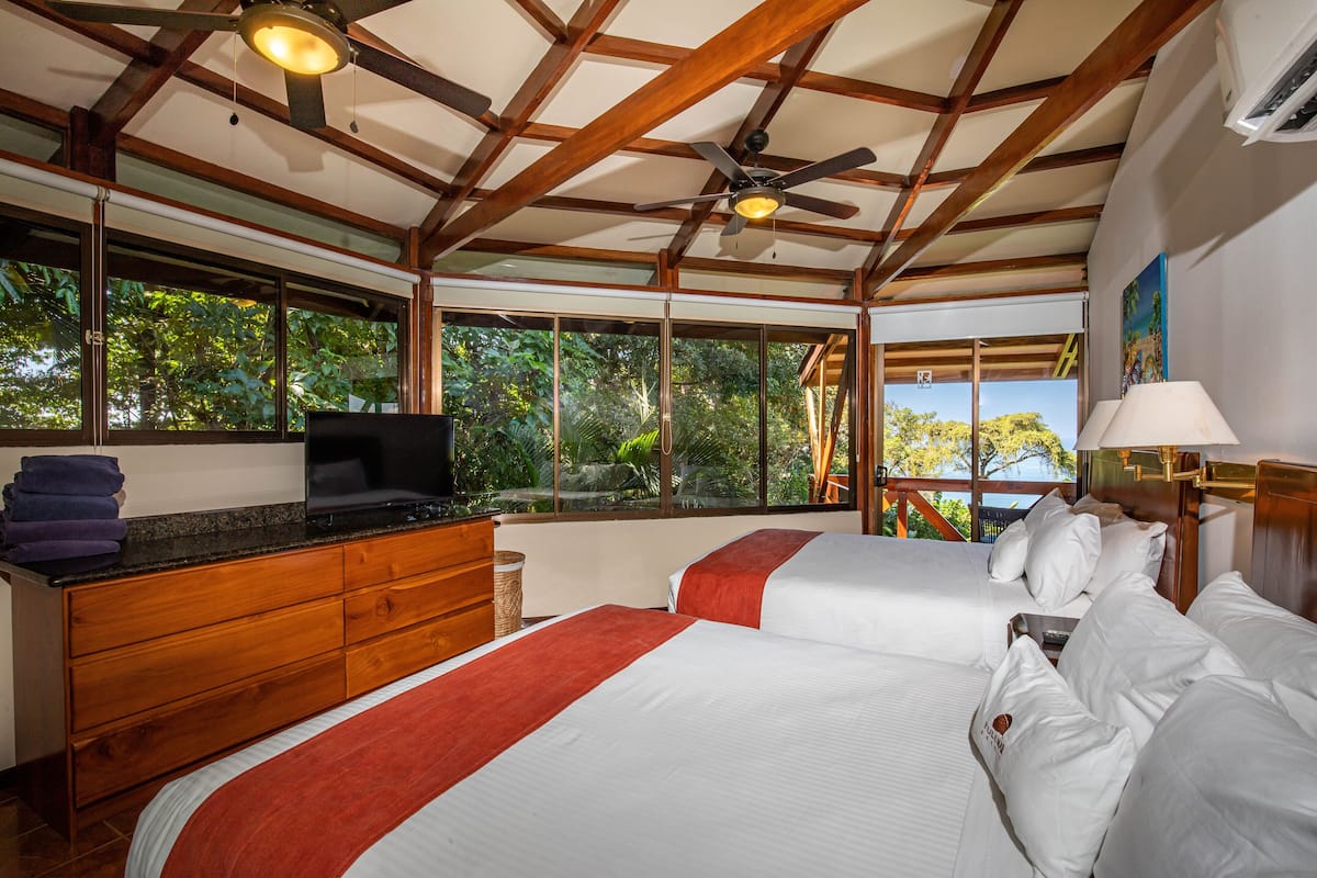 Tulemar Bungalow | In-room safe, iron/ironing board, free WiFi, bed sheets