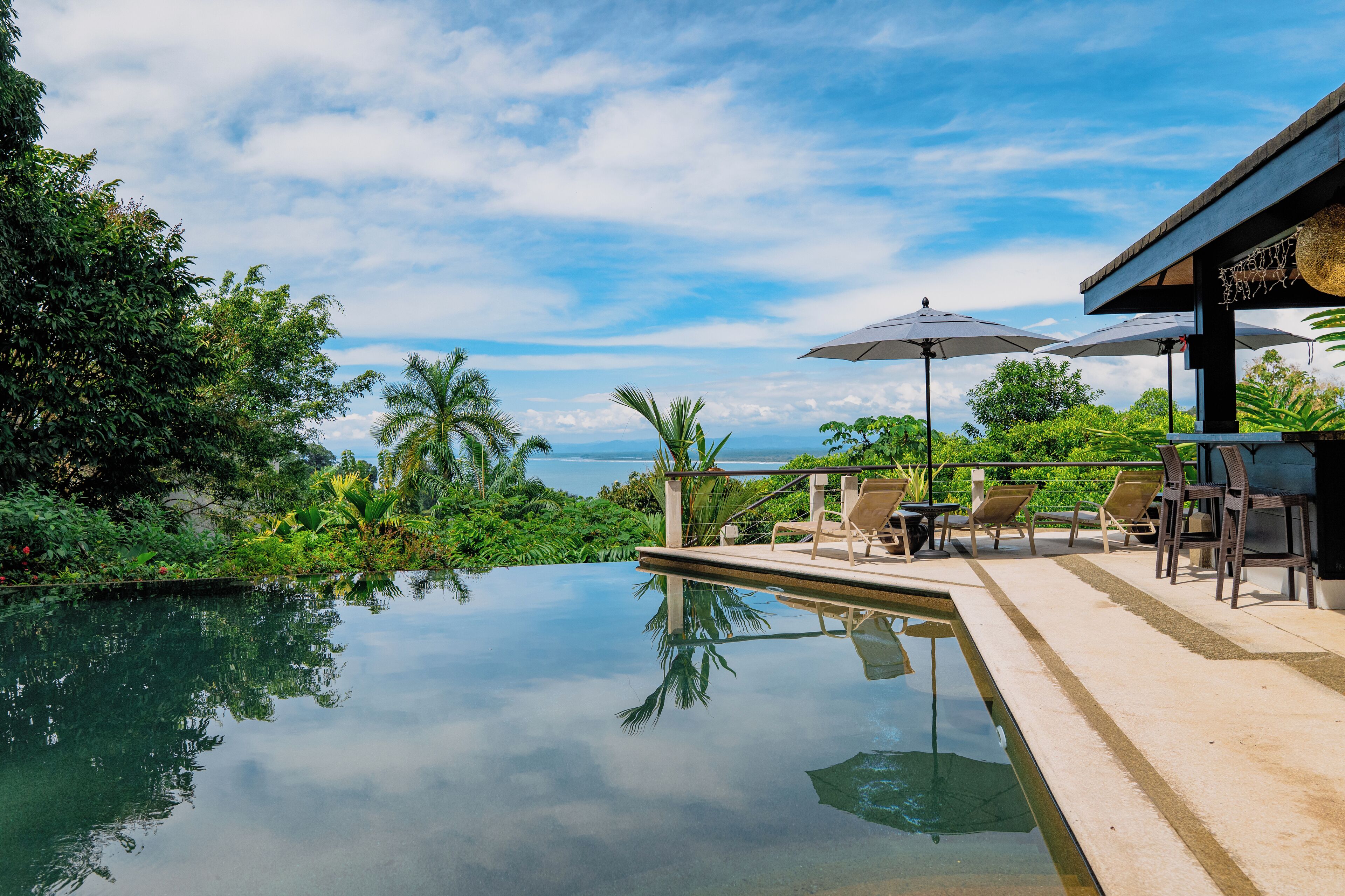 4 outdoor pools, pool umbrellas, pool loungers