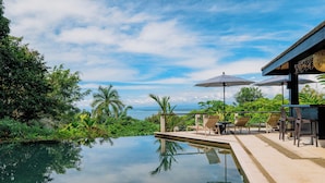 4 piscinas externas, guarda-sóis, espreguiçadeiras