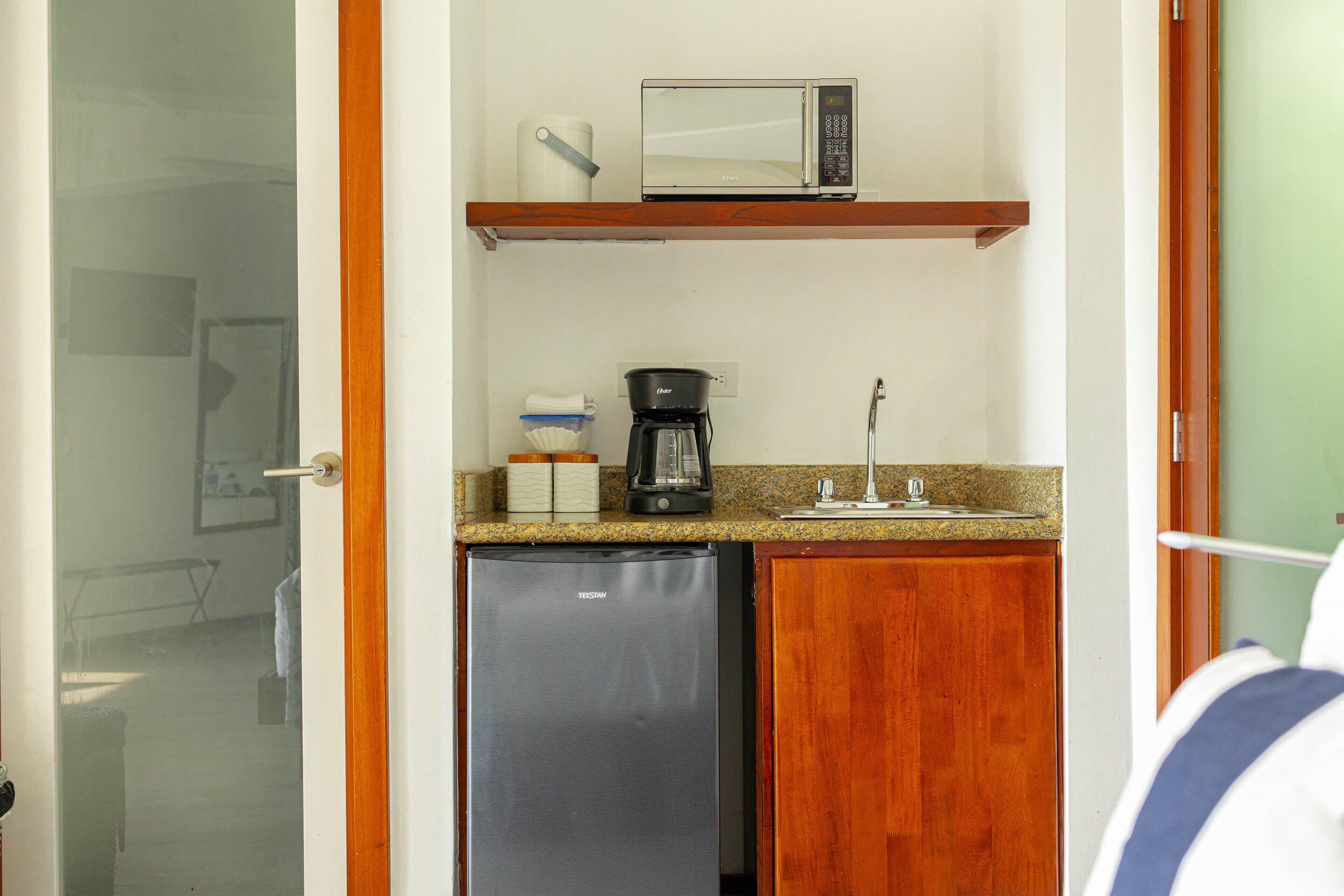 luxury standard room  | in-room safe, iron/ironing board, free wifi, bed sheets