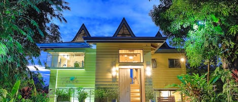 Tule Villa
