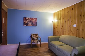 Chambre, 1 chambre, cuisine | Coin séjour