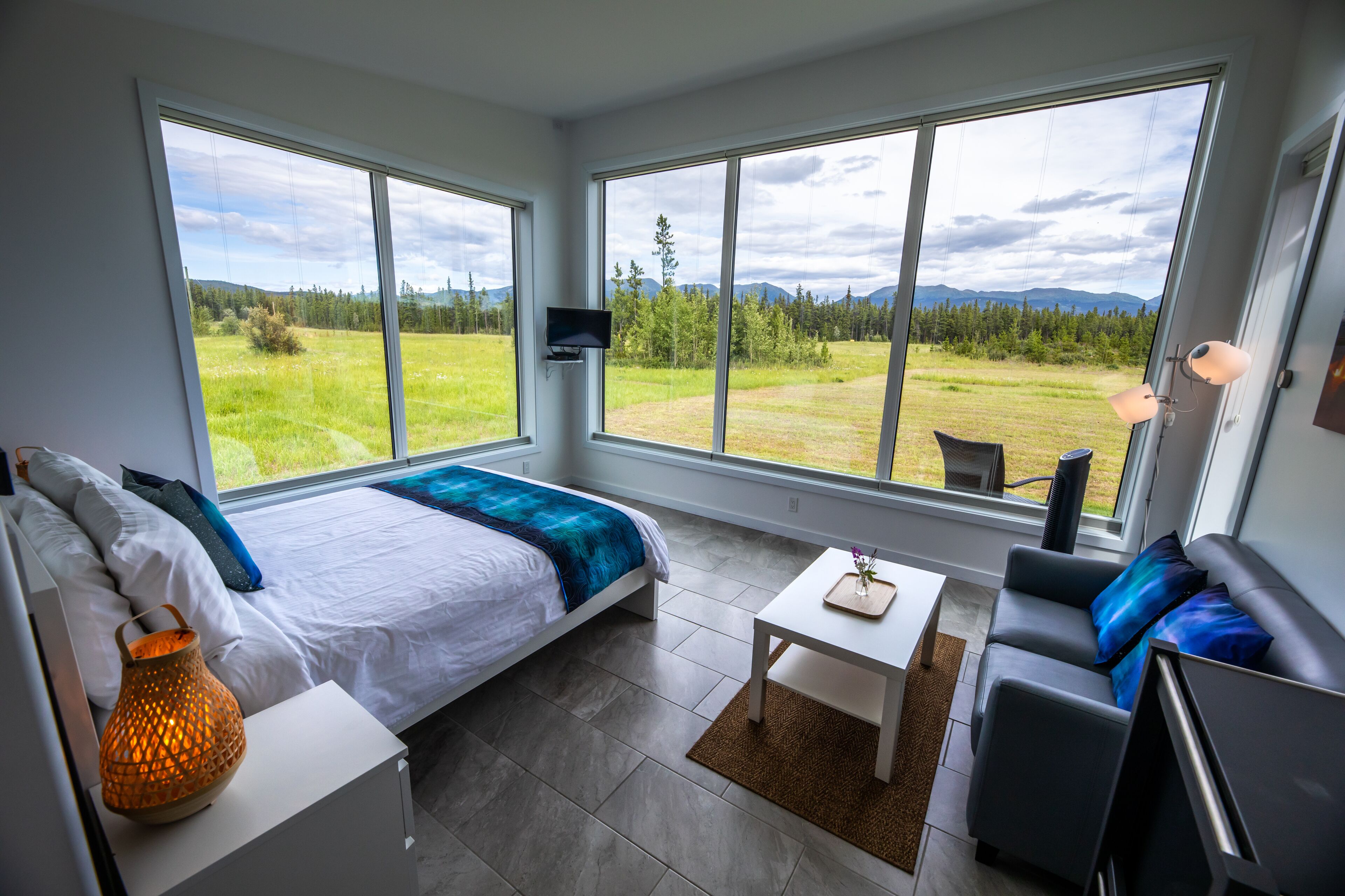 deluxe chalet, 1 queen bed, mountain view, garden area | mountain view