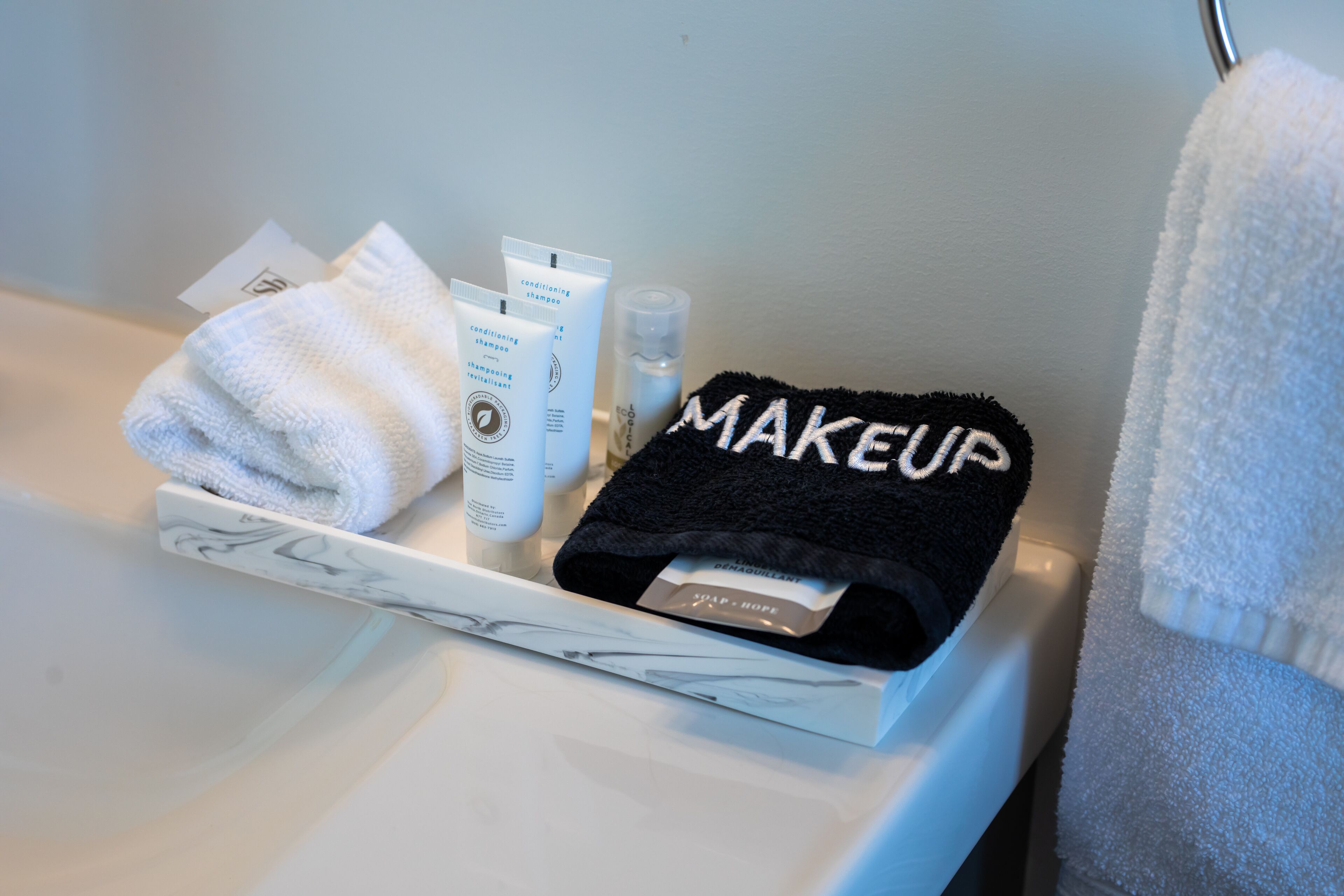 deluxe chalet, 1 queen bed, mountain view, garden area | bathroom | shower, free toiletries, hair dryer, slippers