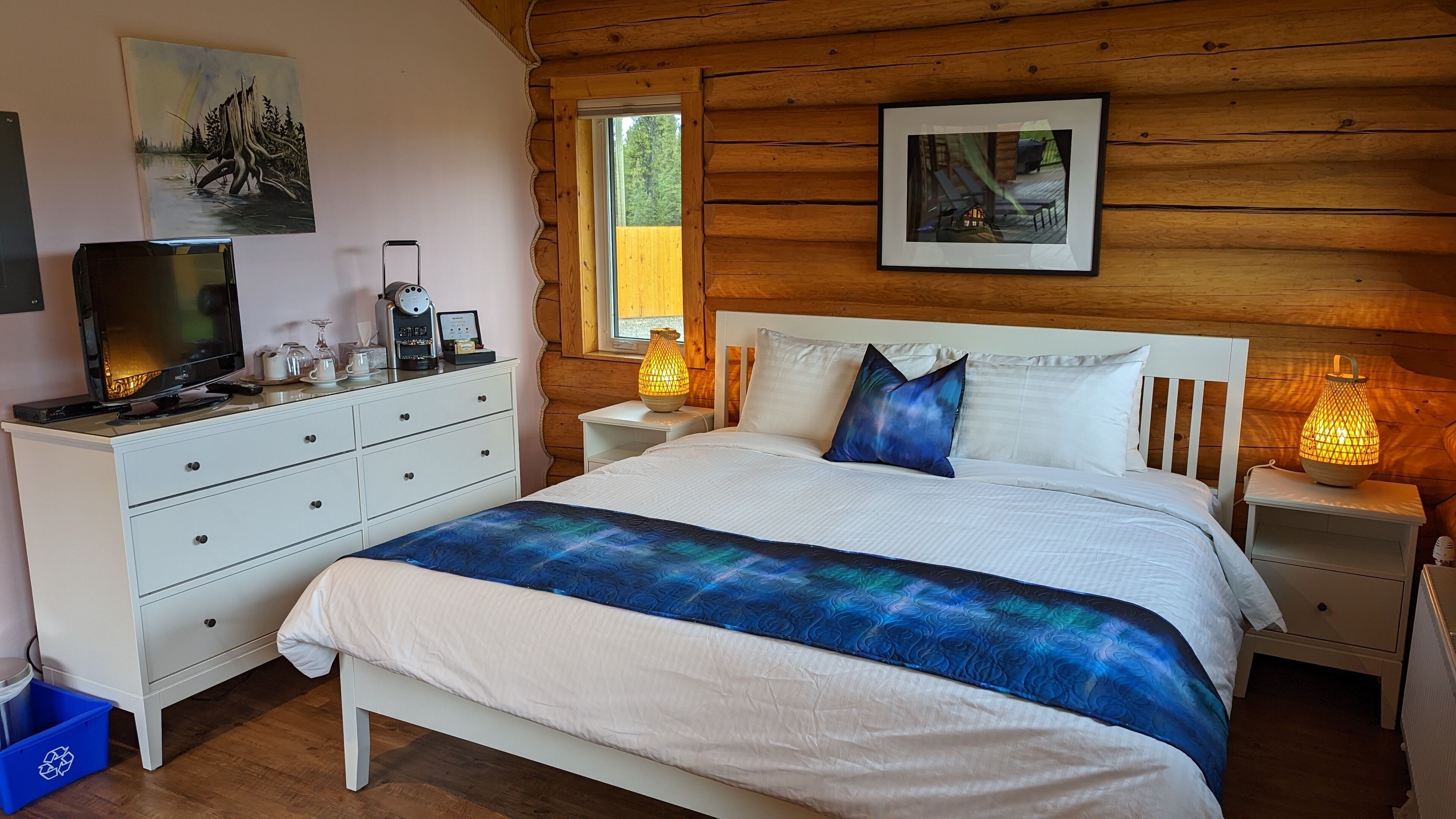 premium chalet, 1 king bed, ensuite, mountain view | premium bedding, memory-foam beds, individually decorated