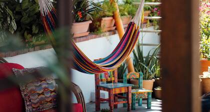 Yellow House - Hostel