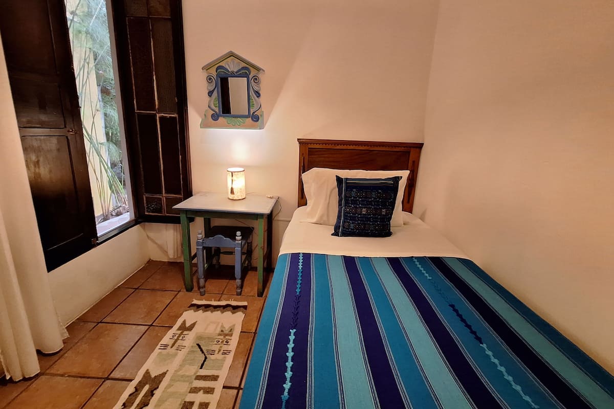 Kamar Single | Seprai antialergi, Wi-Fi gratis, dan seprai linen