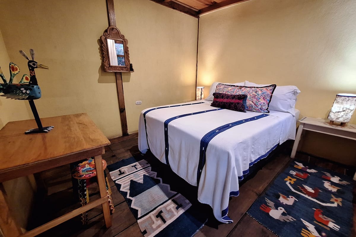 Orange Tree Room, 1 Queen Bed, Shared Bathroom, Upstairs | Hypo-allergenic bedding, free WiFi, bed sheets