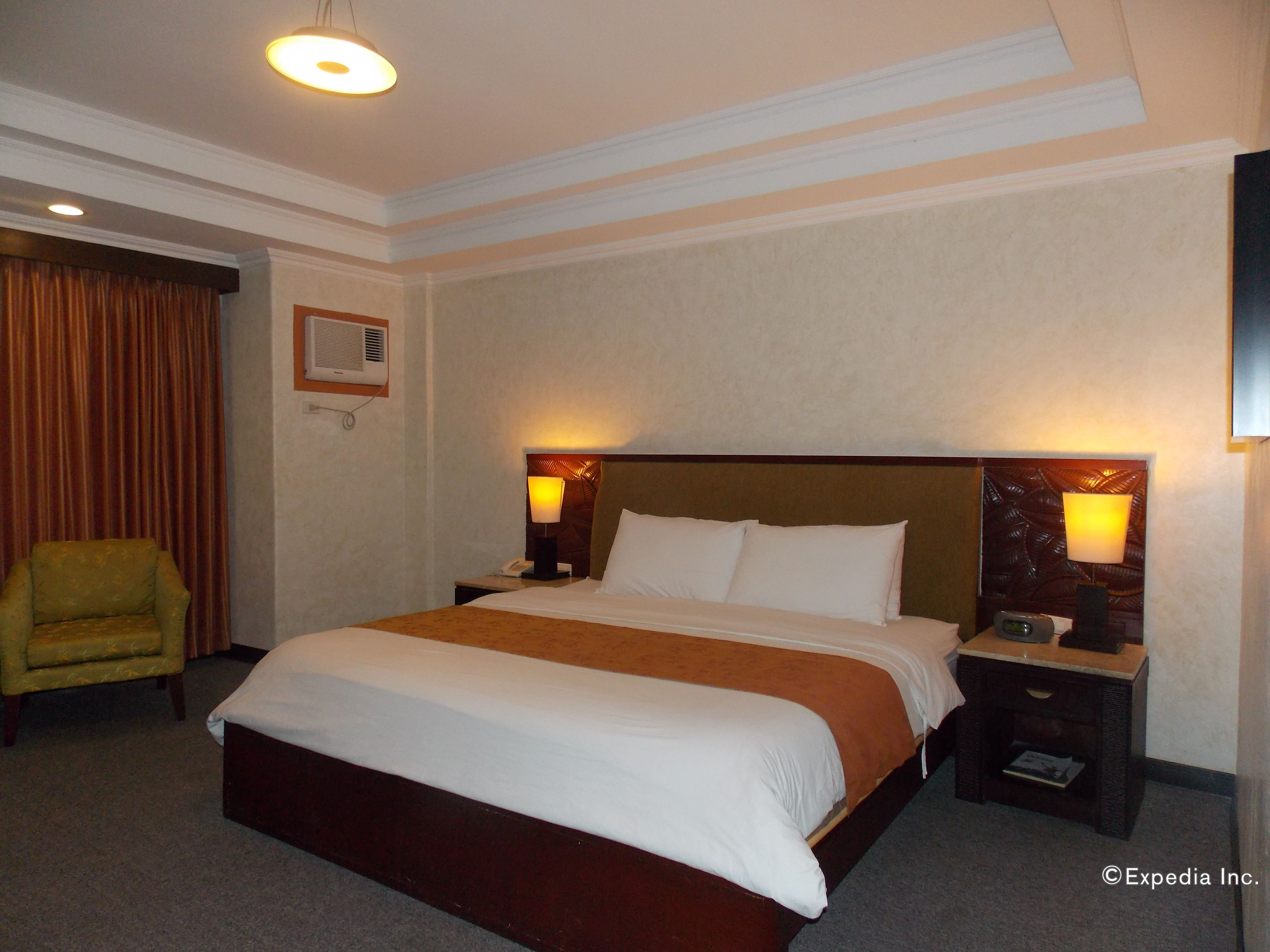 高级房 | 迷你吧、客房内保险箱、办公桌、免费 WiFi