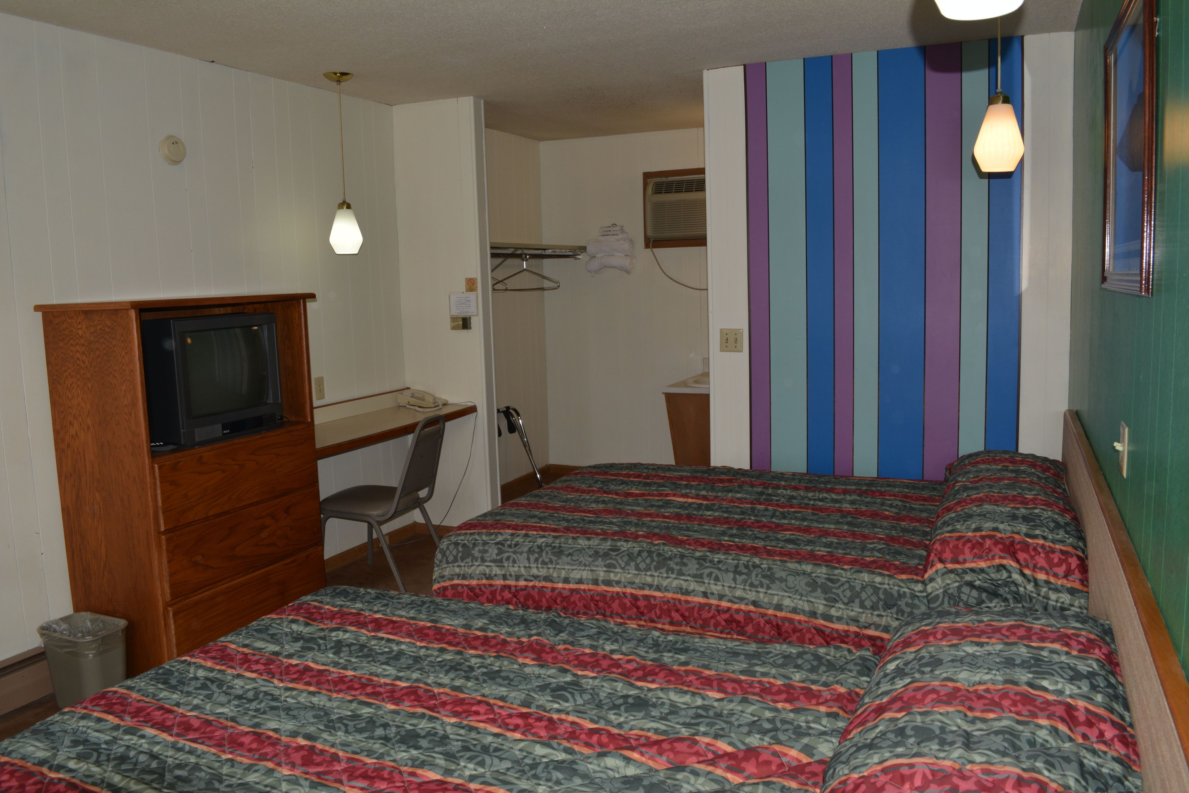 Edgetowner Motel — photo 10
