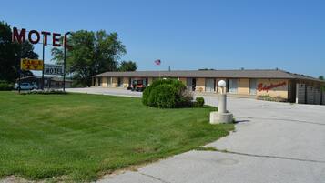 Vista frontal de la propiedad