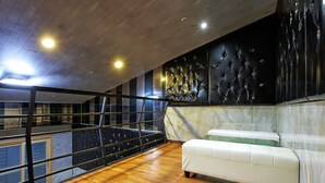 واي فاي مجانًا وملاءات أسرّة